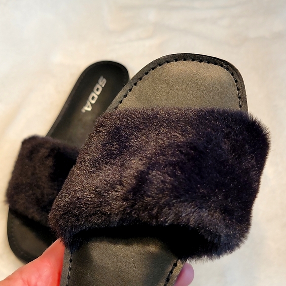 SODA ♡ Sweet-Cute 'n Sexy Black Faux Fur Flat Slip On Slippers 6 - Picture 12 of 17